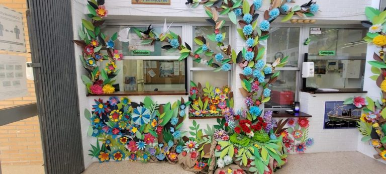 Los escolares isleños dan la bienvenida a la primavera decorando los centros educativos