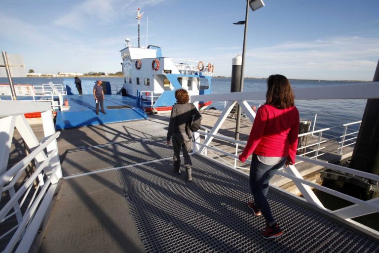 Ayamonte recupera este miércoles el servicio de transbordadores fluviales por el Guadiana