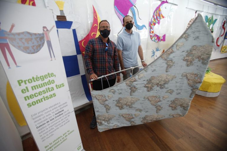 Alumnos de Isla Cristina aprenden a percibir el patrimonio local con los cinco sentidos