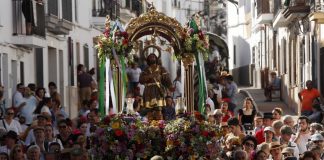 Cartaya pide responsabilidad y recuerda la suspensión de la romería en un bando municipal