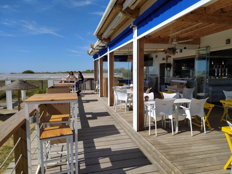Dos chiringuitos de Ayamonte, primeros en España con certificado de accesibilidad integral