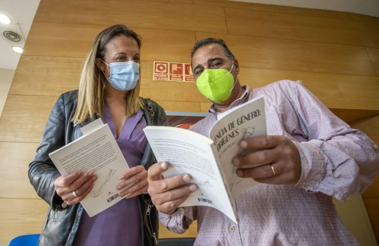 El Guardia Civil Luis Miguel Maján presenta en Huelva su libro ‘Violencia de género: Los orígenes’
