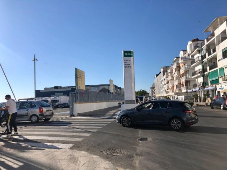 Punta habilita como parking la explanada del puerto durante los fines de semana estivales