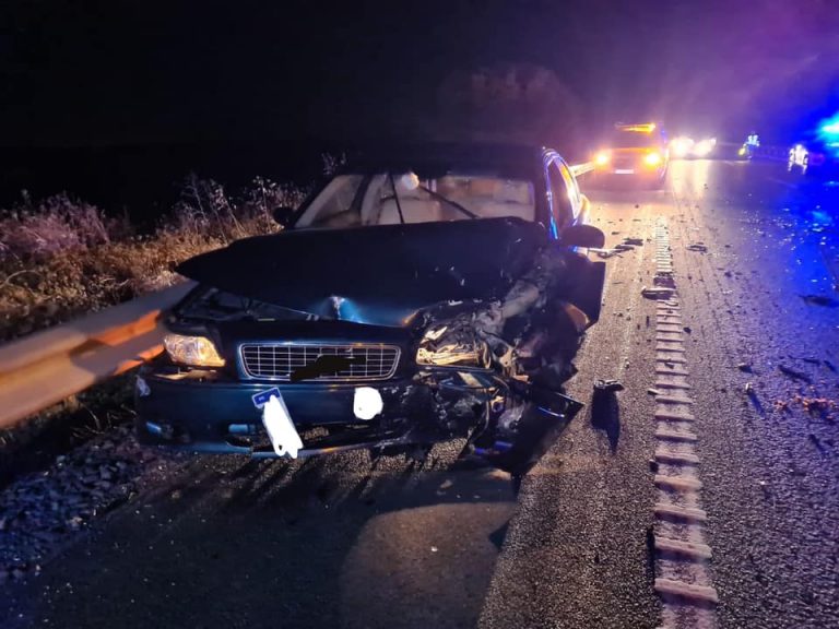 Evacúan al Hospital Infanta Elena a tres heridos en un aparatoso accidente en el km. 38 de la A-49