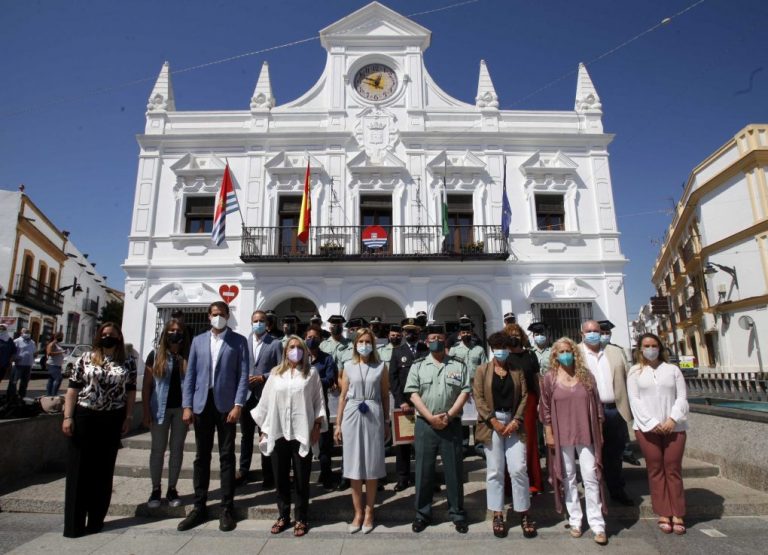 Cartaya homenajea a los guardias y policías que detuvieron al autor de un robo con violencia a un vecino de 90 años