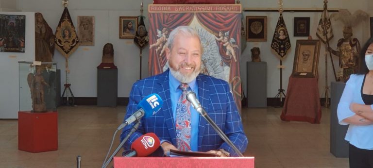 Las hermandades isleñas homenajean al imaginero local Francis Zamudio con una exposición