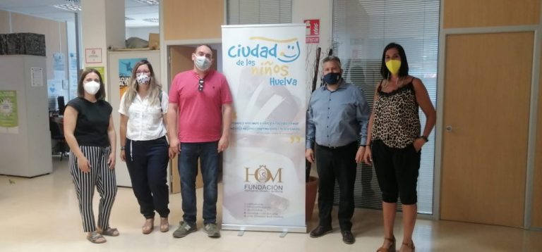 Isla Cristina acuerda con la Ciudad de los niños atender a menores de familias vulnerables