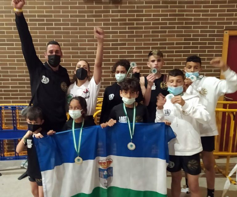 Lluvia de metales para el Club Kick Boxing Lepe en el Andaluz Tatami Sport de Ogíjares en Granada