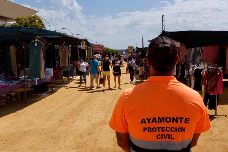 El mercadillo de Ayamonte retoma su actividad con todas las medidas de seguridad frente al covid