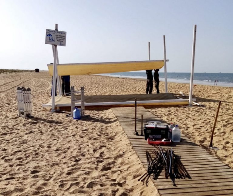 El Ayuntamiento refuerza las infraestructuras y servicios de la Playa del Espigón