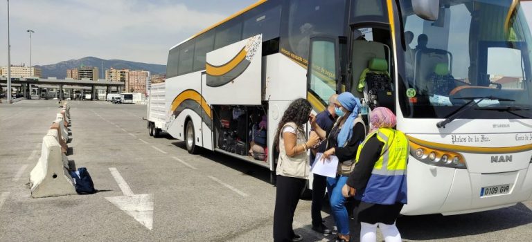 UPA acompaña a las jornaleras marroquíes que regresan a sus casas tras la campaña de la fresa en Huelva