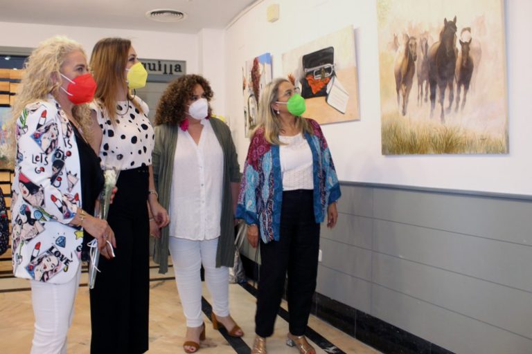 Los alumnos de la Academia Municipal de Pintura de Cartaya muestran su arte en el Centro Cultural