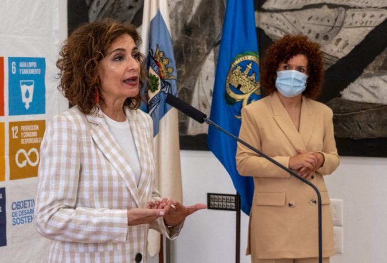 Montero resalta en su visita a la Diputación de Huelva la lealtad institucional del Gobierno con los ayuntamientos