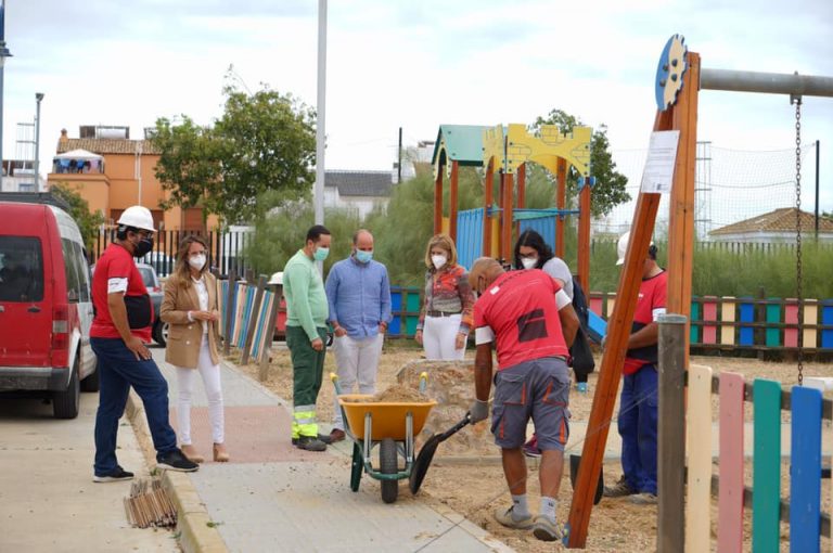 Arrancan las obras de remodelación de las zonas de recreo infantil de Canela y Punta del Moral