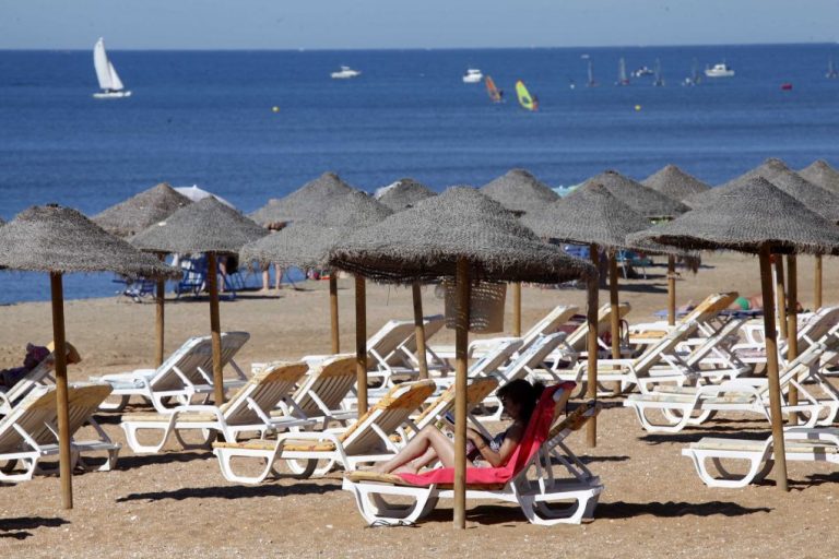 Lepe anuncia que sus playas contarán con todos los servicios desde el 15 de junio