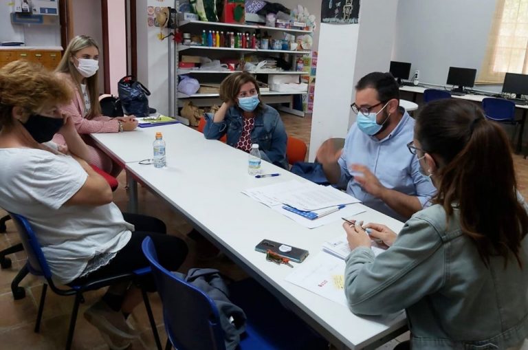 La Diputación de Huelva recoge en Linares de la Sierra quejas vecinales por incidencias en la red eléctrica