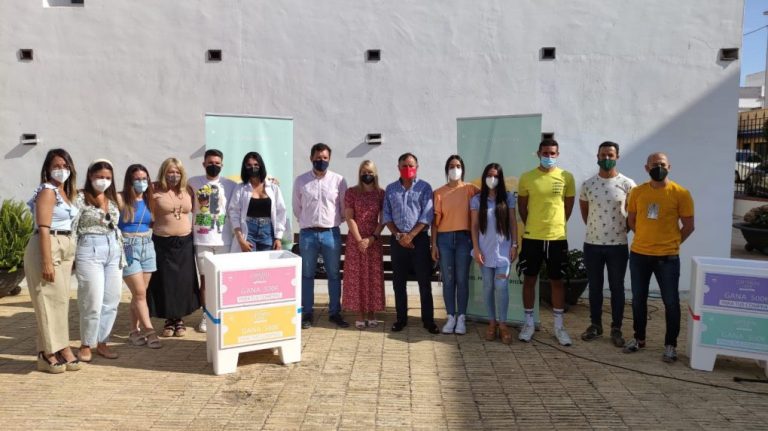 Chari Romero, Gloria Grajales, Manuela Ponce y Bella Álvarez, premiadas por los empresarios de Lepe en una campaña de compras de primavera