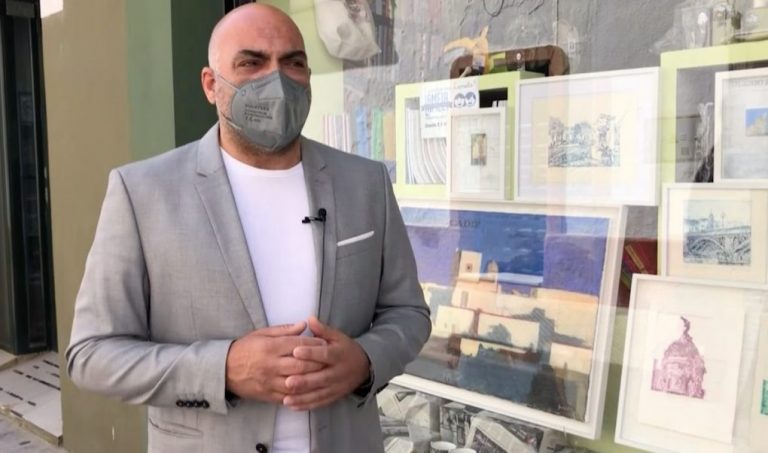 Comercios y establecimientos comerciales de Ayamonte se transforman en una gran galería de arte