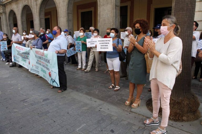 Vecinos de San Bartolomé piden de nuevo en Huelva la restitución de las Urgencias 24 horas
