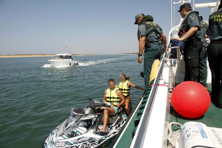 Las motos acuáticas no podrán navegar en Huelva a menos de 300 metros de la playa