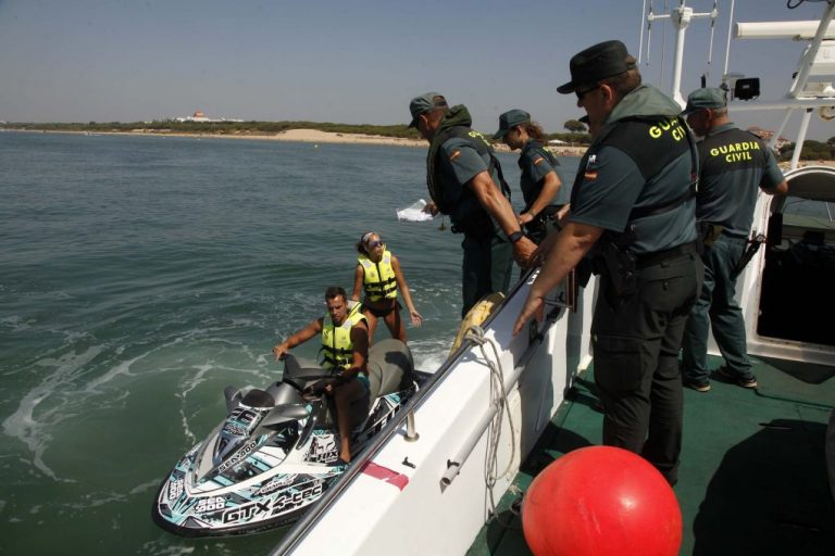 El Pleno de Punta Umbría exigirá un mayor control de las motos acuáticas y embarcaciones recreativas