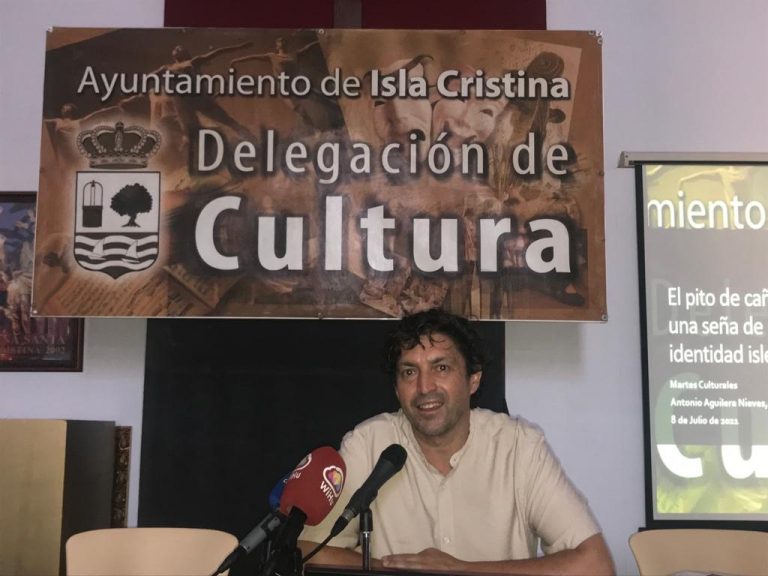 Aguilera Nieves aborda la seña de identidad isleña del premio carnavalero ‘Pito de caña’