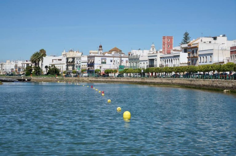 Ayamonte habilita un canal de nado en pleno centro del municipio