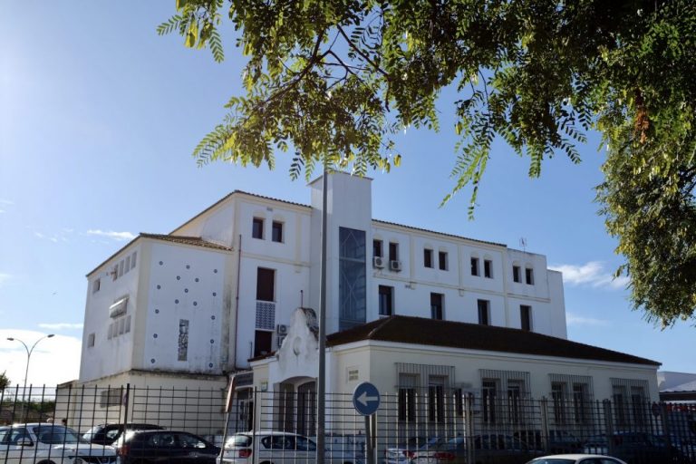 Ayamonte pide a la Junta que restituya la atención presencial a los pacientes en el centro de salud