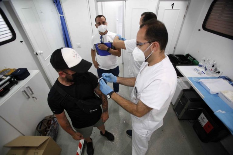 Lepe, Riotinto y Huelva acogen esta semana vacunaciones masivas para personas de 30 a 39 años