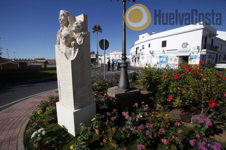 El Ayuntamiento reconoce con una escultura «el esfuerzo del pueblo de Cartaya en la pandemia»