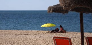 ¿Qué playas de Huelva tendrán que cerrar por la noche desde este jueves?