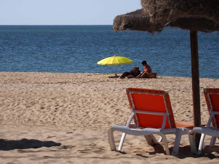 ¿Qué playas de Huelva tendrán que cerrar por la noche desde este jueves?