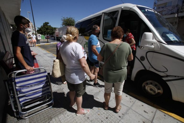 Punta pone en marcha autobuses gratuitos entre una bolsa de aparcamientos, la playa y el casco urbano