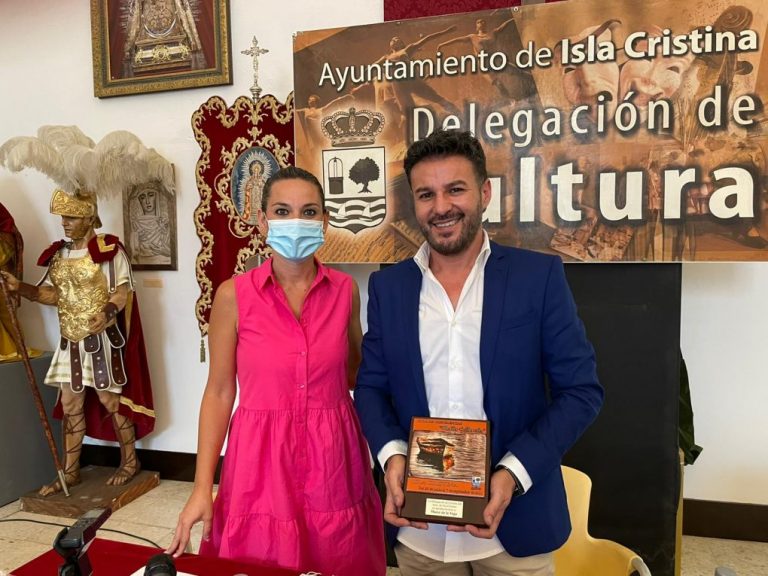 Arrancan los Martes Culturales de Isla con una charla de moda andaluza del diseñador almonteño José Manuel Vega