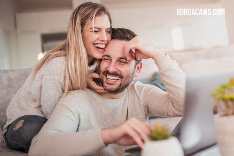 Una periodista realizó un experimento: se registró en el sitio de cámaras web BongaCams y ¡ganó 800 euros!