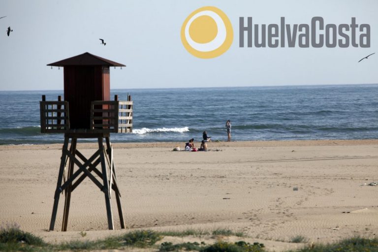Punta Umbría apuesta por la modernización y la dotación de servicios en la playa de La Bota