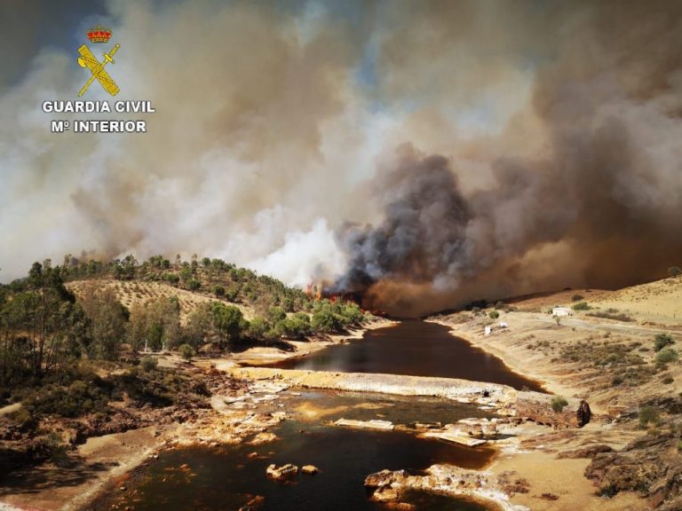 Investigan a dos personas por el incendio forestal de Villarrasa