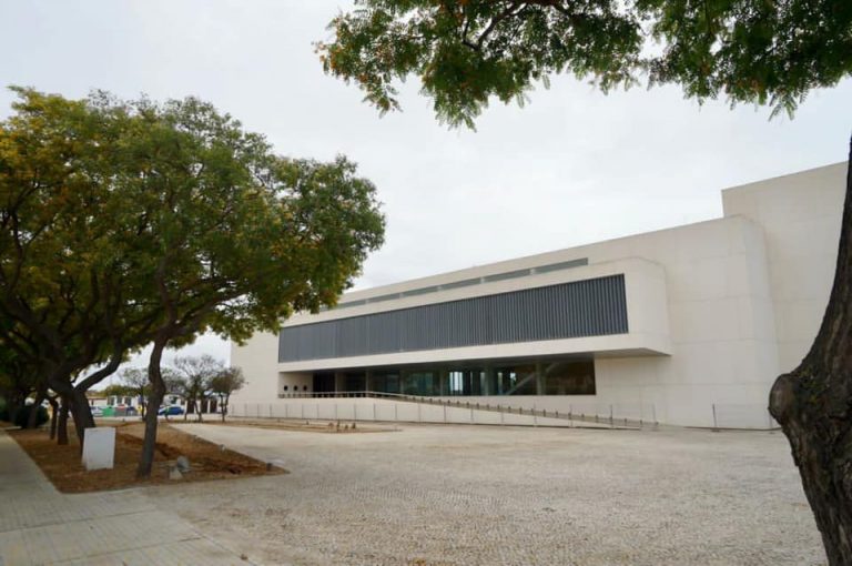 Ayamonte adjudica las obras que posibilitarán la puesta en marcha del Centro de Exposiciones y Congresos