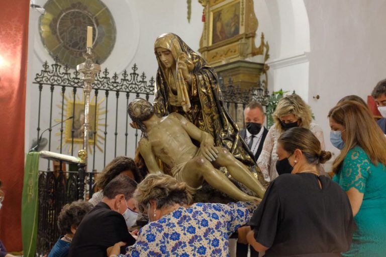 Ayamonte baja a su Patrona, la Virgen de las Angustias, de su camarín