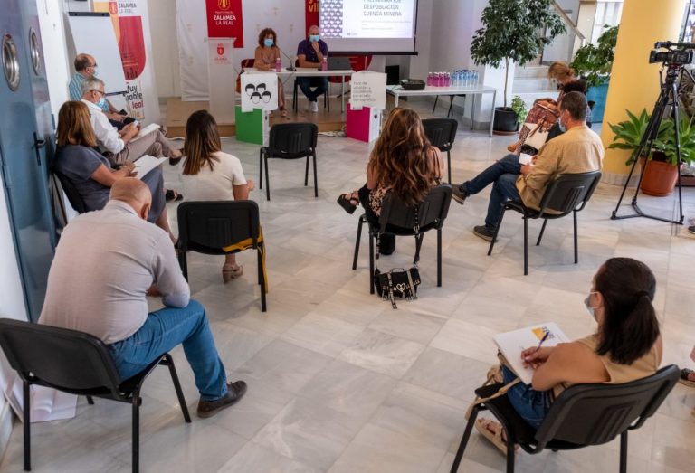Diputación presenta en Zalamea la oficina comarcal de la Cuenca Minera contra la despoblación