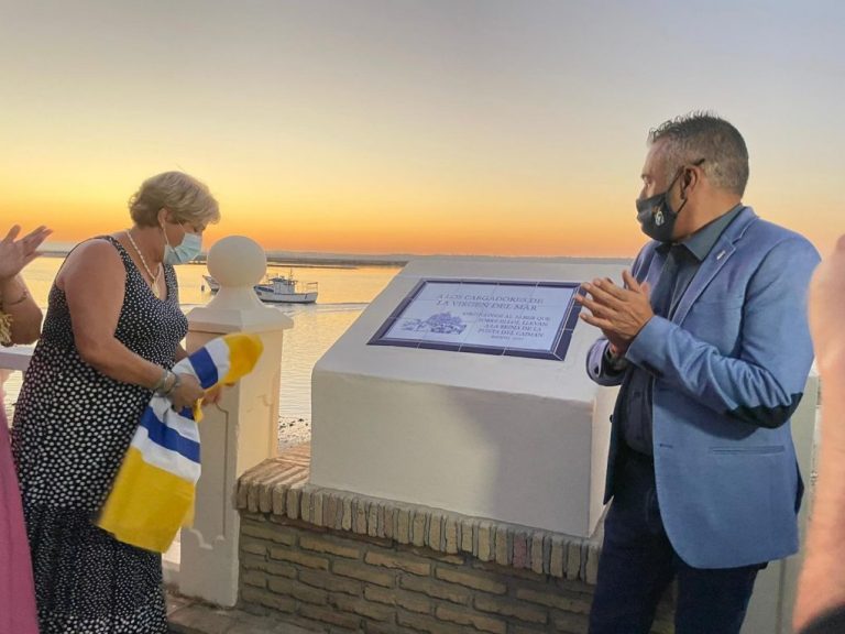 Inaugurado en Isla Cristina un monolito en honor a los costaleros de la Virgen del Mar