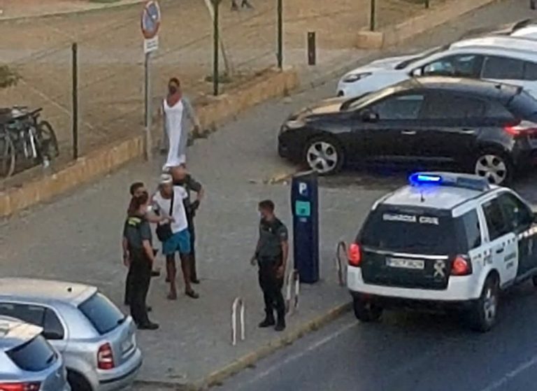 Sorprenden a un varón robando en el interior de un vehículo en Punta Umbría