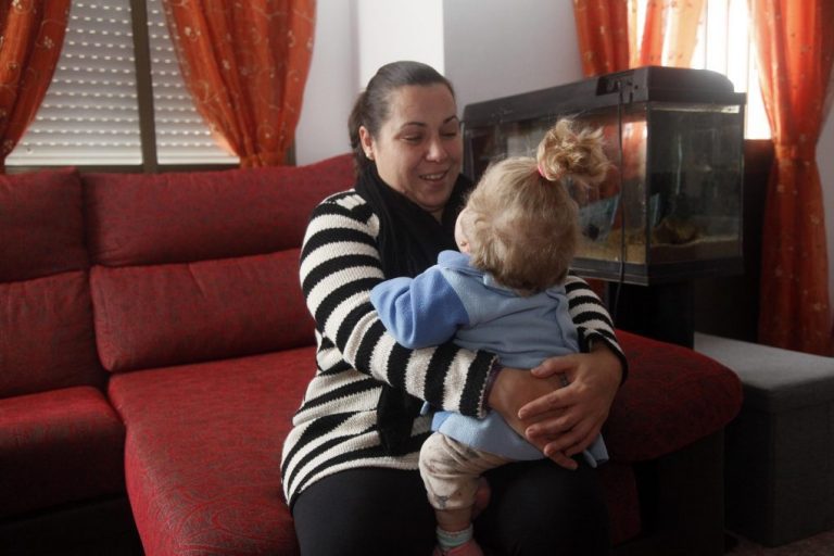 Consternación por la muerte de Montse, la pequeña cuya ‘madre coraje’ hizo de Villablanca el epicentro de las enfermedades raras