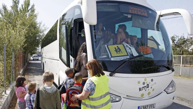 IU Cartaya pide a la Junta que dote de monitores los buses escolares entre El Rompido y El Portil