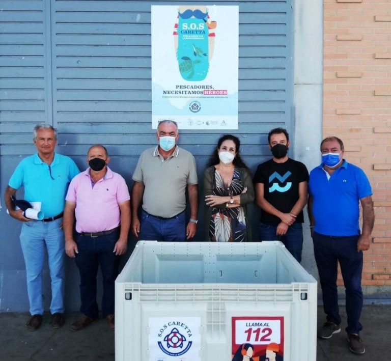 Pescadores de Isla Cristina se suman a un proyecto por la conservación de tortugas marinas