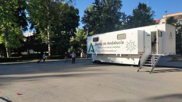 Huelva (6), Ayamonte (3) y Palos (3), municipios más afectados por los 23 casos de un martes con un muerto en Beas