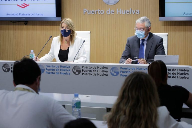 El Puerto de Huelva bate récord de tráfico de mercancías en los meses de julio y agosto, situándose como los mejores de la historia