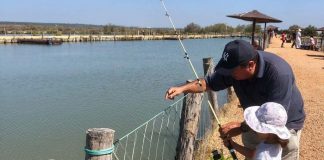 Casi 4.200 personas disfrutan de la ‘pesca segura’ de Salinas del Astur en Punta en julio y agosto