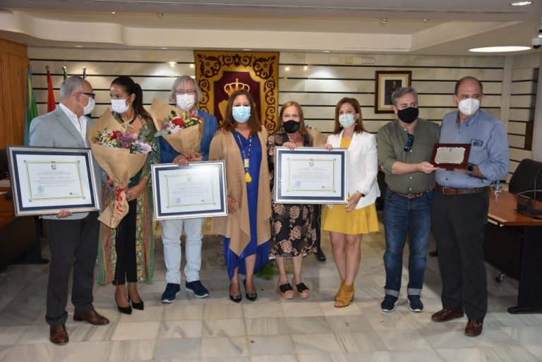Apartamentos Calypso, restaurante El Pescador y Radio Huelva-Cadena Ser reciben los premios turísticos de Punta Umbría