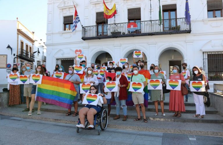 Cartaya muestra su rechazo hacia los delitos de odio y la LGTBIfobia